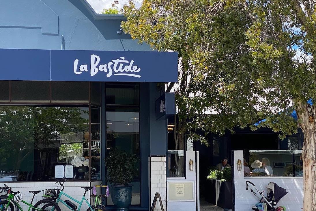 A bar, restaurant and cafe in Shenton Park